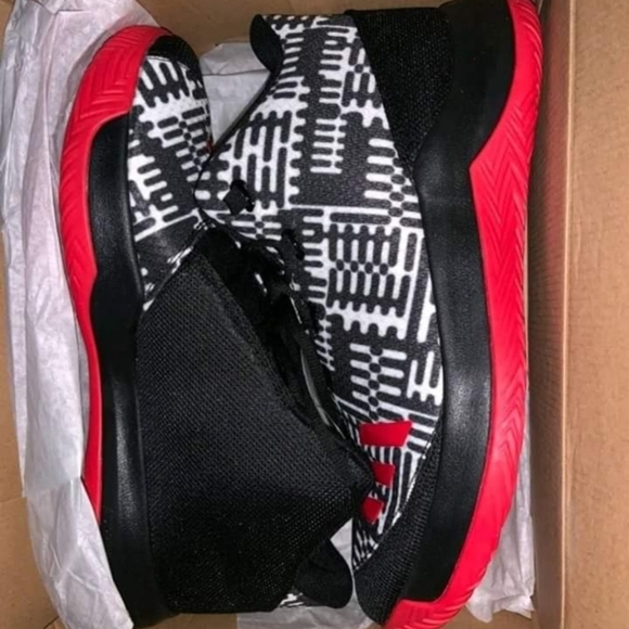 New size 11 adidas mens sneakers - Picture 4 of 4